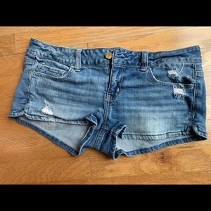 American Eagle shorts size 8, gently worn!!